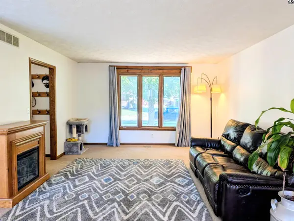 1038 Countryside Dr, Mcpherson, KS 67460