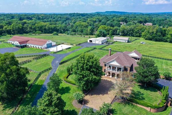 607 Sunnyside Ln, Columbia, TN 38401