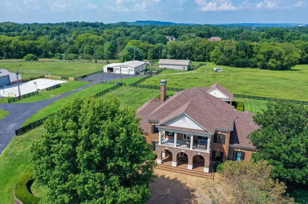 607 Sunnyside Ln, Columbia, TN 38401