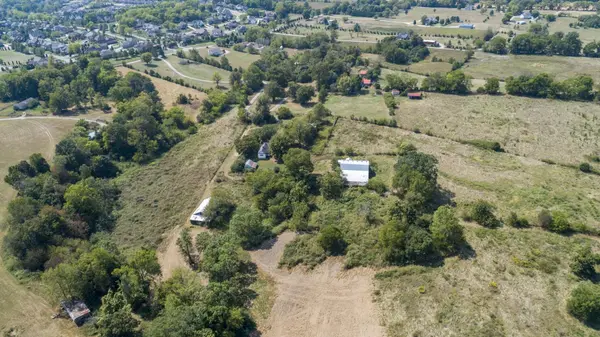 2762 Critz Ln, Thompsons Station, TN 37179