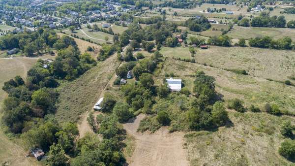 2762 Critz Ln, Thompsons Station, TN 37179