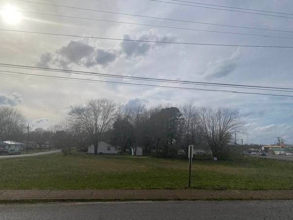 8 S Walnut St, Hohenwald, TN 38462