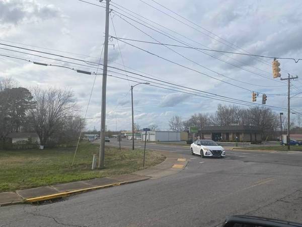8 S Walnut St, Hohenwald, TN 38462