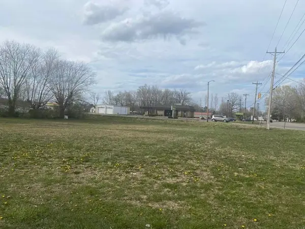 8 S Walnut St, Hohenwald, TN 38462