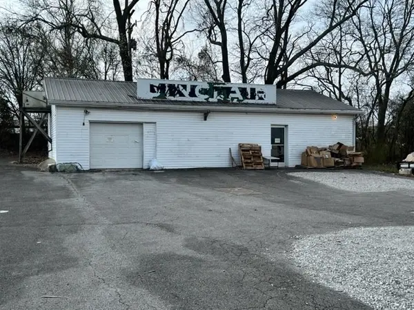 2113 Decherd Blvd, Decherd, TN 37324