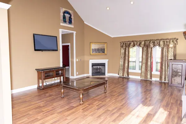 28 Weatherstone Dr, Jackson, TN 38305