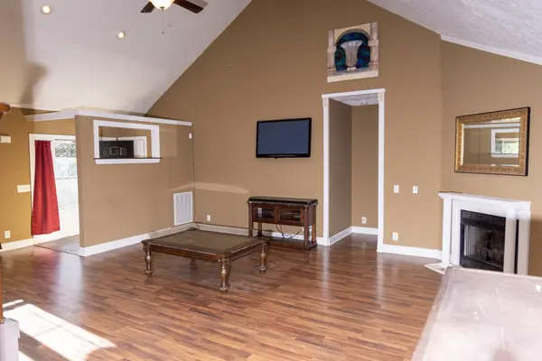 28 Weatherstone Dr, Jackson, TN 38305