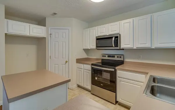 562 Flintlock Ct, Nashville, TN 37217