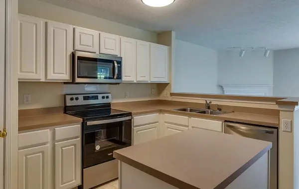 562 Flintlock Ct, Nashville, TN 37217