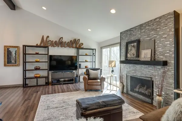 912 Harpeth Trace Dr, Nashville, TN 37221