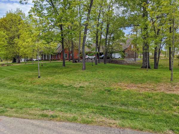 93 Tamatha Dr, Paris, TN 38242