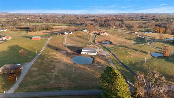 143 Coble Rd, Shelbyville, TN 37160