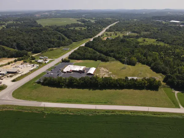 1300 Industrial Park Rd, Columbia, TN 38401