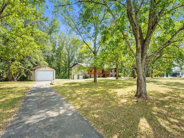 407 Flower Lane Dr, Estill Springs, TN 37330