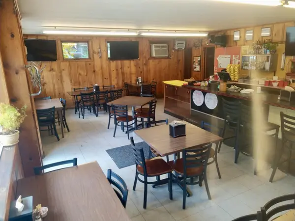 437 W Main St, Waverly, TN 37185