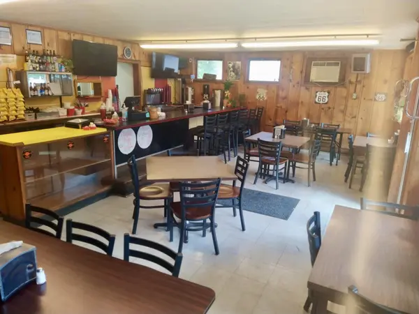 437 W Main St, Waverly, TN 37185