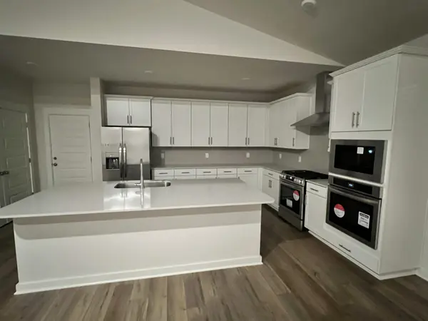 859 Nightingale Ave, Hendersonville, TN 37075