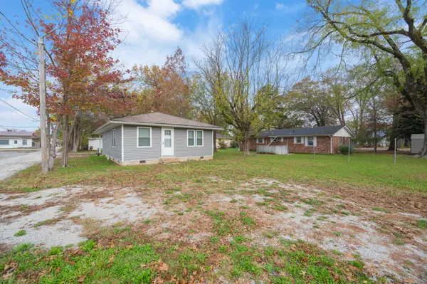 41 E 7th St #E, Parsons, TN 38363