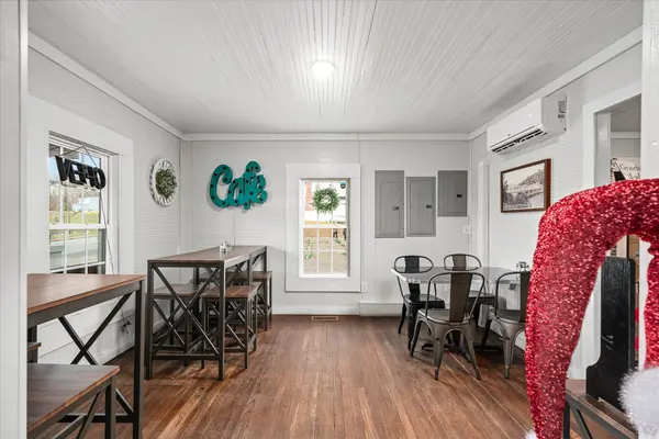 104 N Main St, Byrdstown, TN 38549