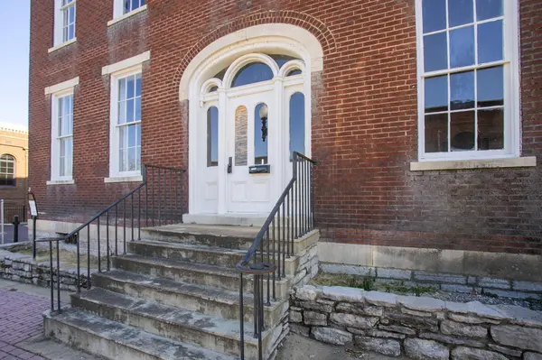 706 N Main St, Columbia, TN 38401