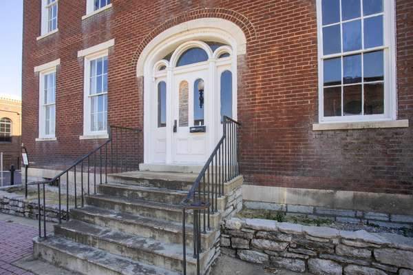 706 N Main St, Columbia, TN 38401