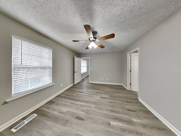 505 Dunhill Ct, La Vergne, TN 37086