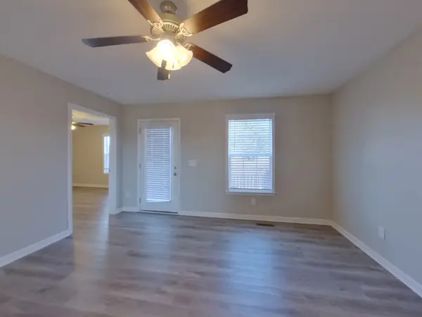 1858 Lakin Ln, Columbia, TN 38401