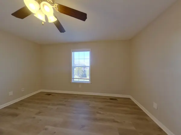 1858 Lakin Ln, Columbia, TN 38401