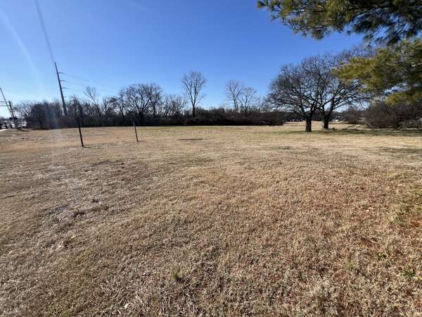 98 Volunteer Dr, Hendersonville, TN 37075