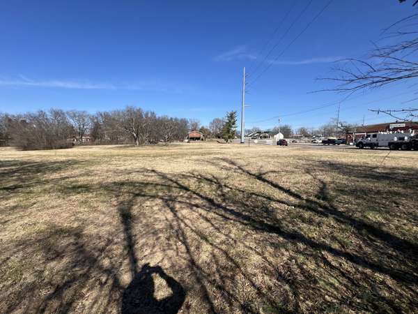 98 Volunteer Dr, Hendersonville, TN 37075