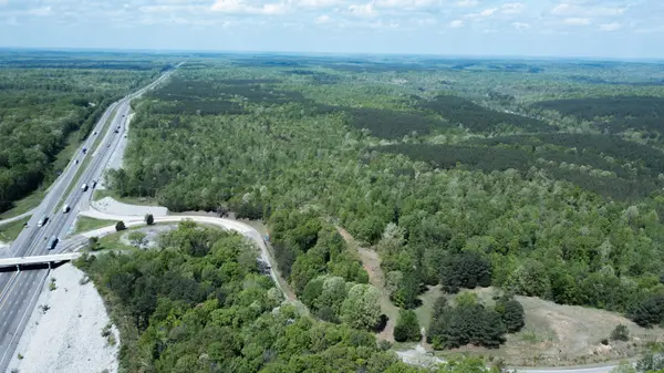 1 Birdsong Rd #E, Holladay, TN 38341