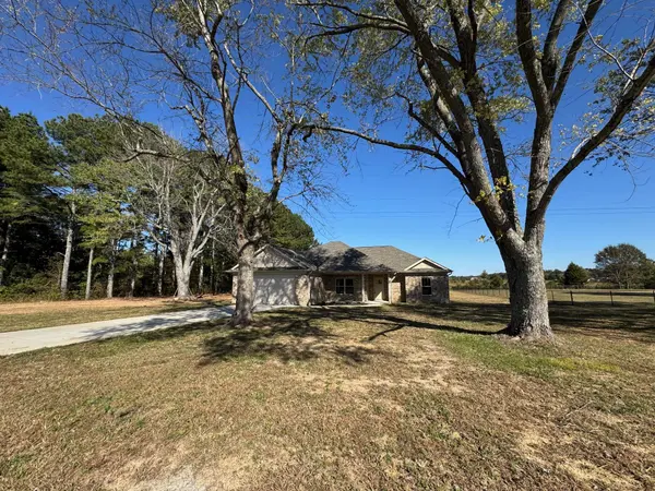 8369 State Line Rd, Taft, TN 38488