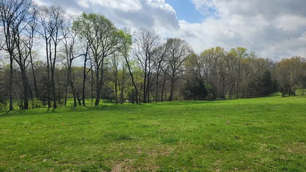 2 Pass Rd, Shelbyville, TN 37160