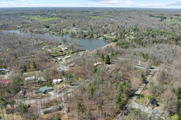 6054 Loch Loosa Dr, Crossville, TN 38572