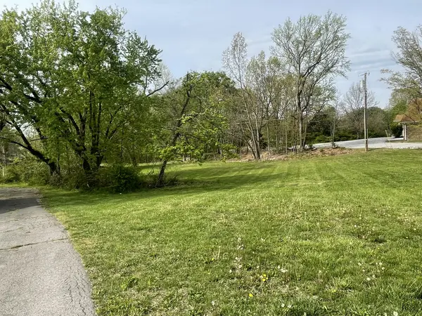 2511 Memorial Blvd, Springfield, TN 37172