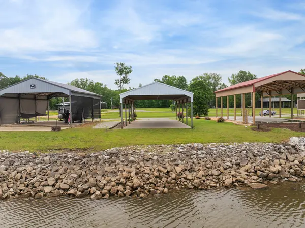 1017 River Front Dr, Clifton, TN 38425