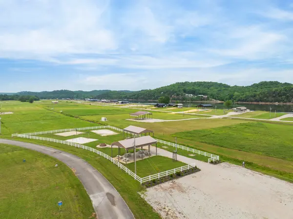 1017 River Front Dr, Clifton, TN 38425