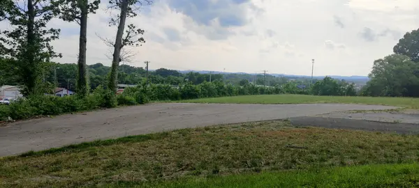 670 W Main St #W, Hendersonville, TN 37075