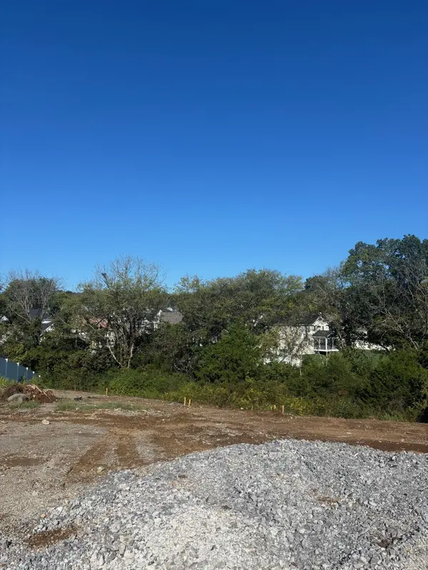 832 Westchester Cir, Hendersonville, TN 37075