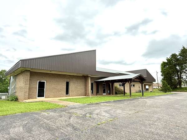 411 W Gaines St, Lawrenceburg, TN 38464