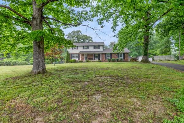 103 Forrest Hills Dr, Dickson, TN 37055