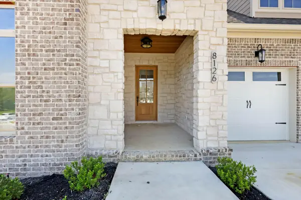 8126 Sir Oliphant Way, Ooltewah, TN 37363