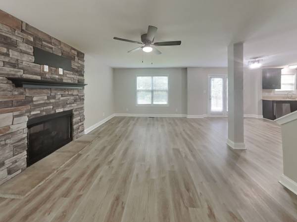 542 Magnolia Dr, Clarksville, TN 37042