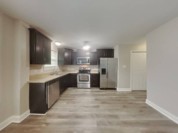 542 Magnolia Dr, Clarksville, TN 37042