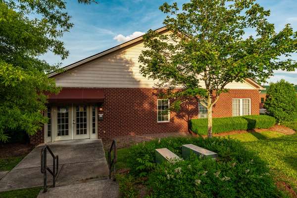 20 Executive Park Dr, Hendersonville, TN 37075