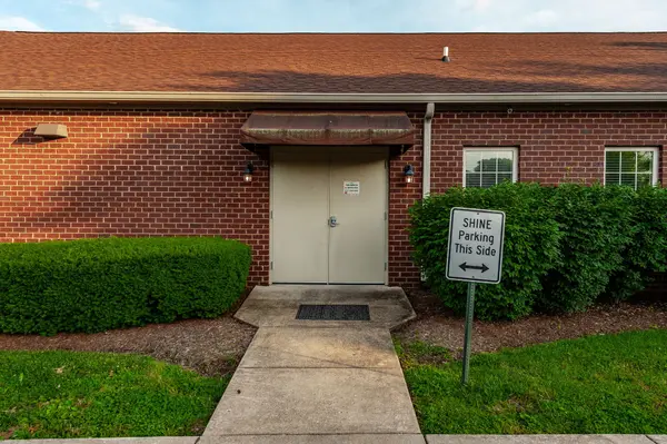 20 Executive Park Dr, Hendersonville, TN 37075