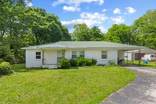 8302 Lawrenceburg Hwy, Mount Pleasant, TN 38474
