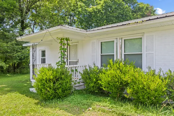 8302 Lawrenceburg Hwy, Mount Pleasant, TN 38474