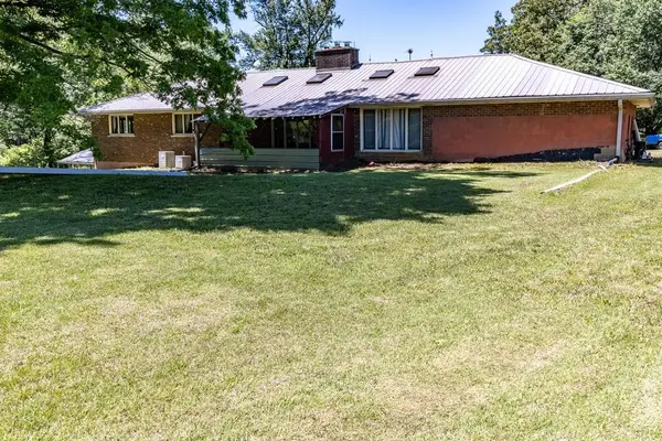 2216 Cove Hill Rd, Pikeville, TN 37367