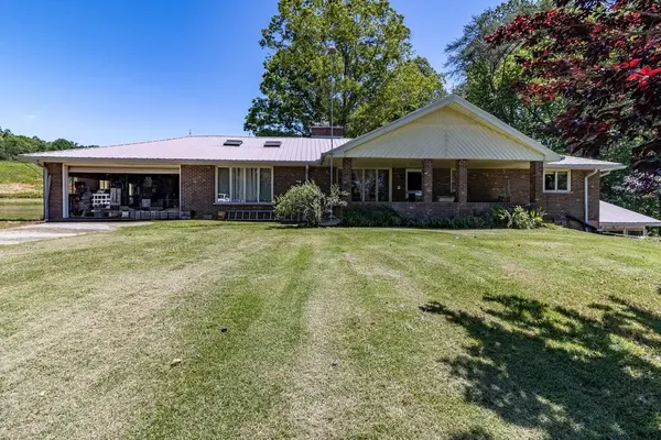 2216 Cove Hill Rd, Pikeville, TN 37367